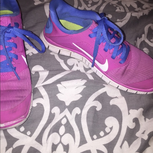 NIKE FREE RUNS 4.0 SIZE 6 - Picture 5 of 5